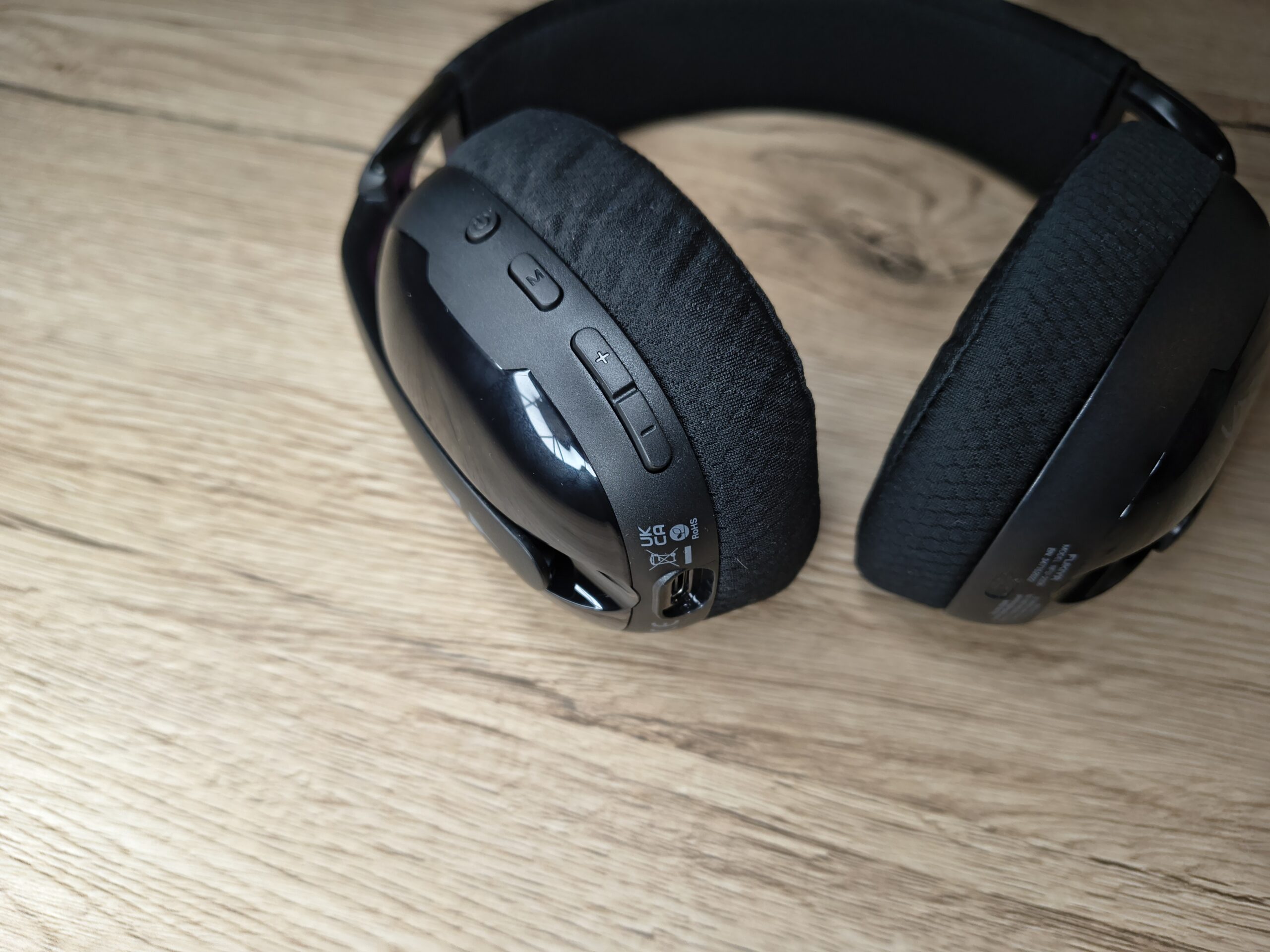 Test FURY Fukiya F6 Tanie, lekkie i bezprzewodowe słuchawki dla graczy? 40 Słuchawki FURY Fukiya F6