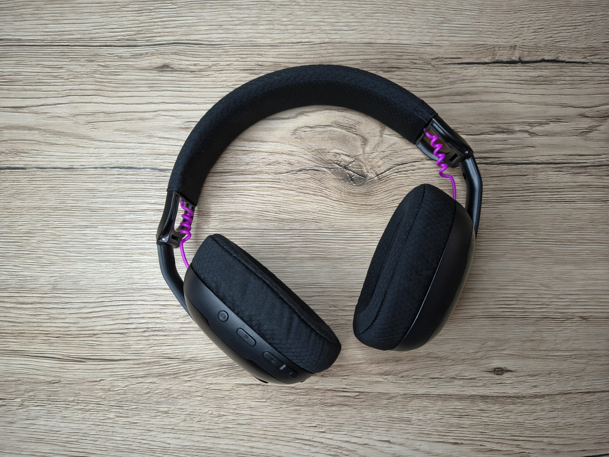 Test FURY Fukiya F6 Tanie, lekkie i bezprzewodowe słuchawki dla graczy? 42 Słuchawki FURY Fukiya F6