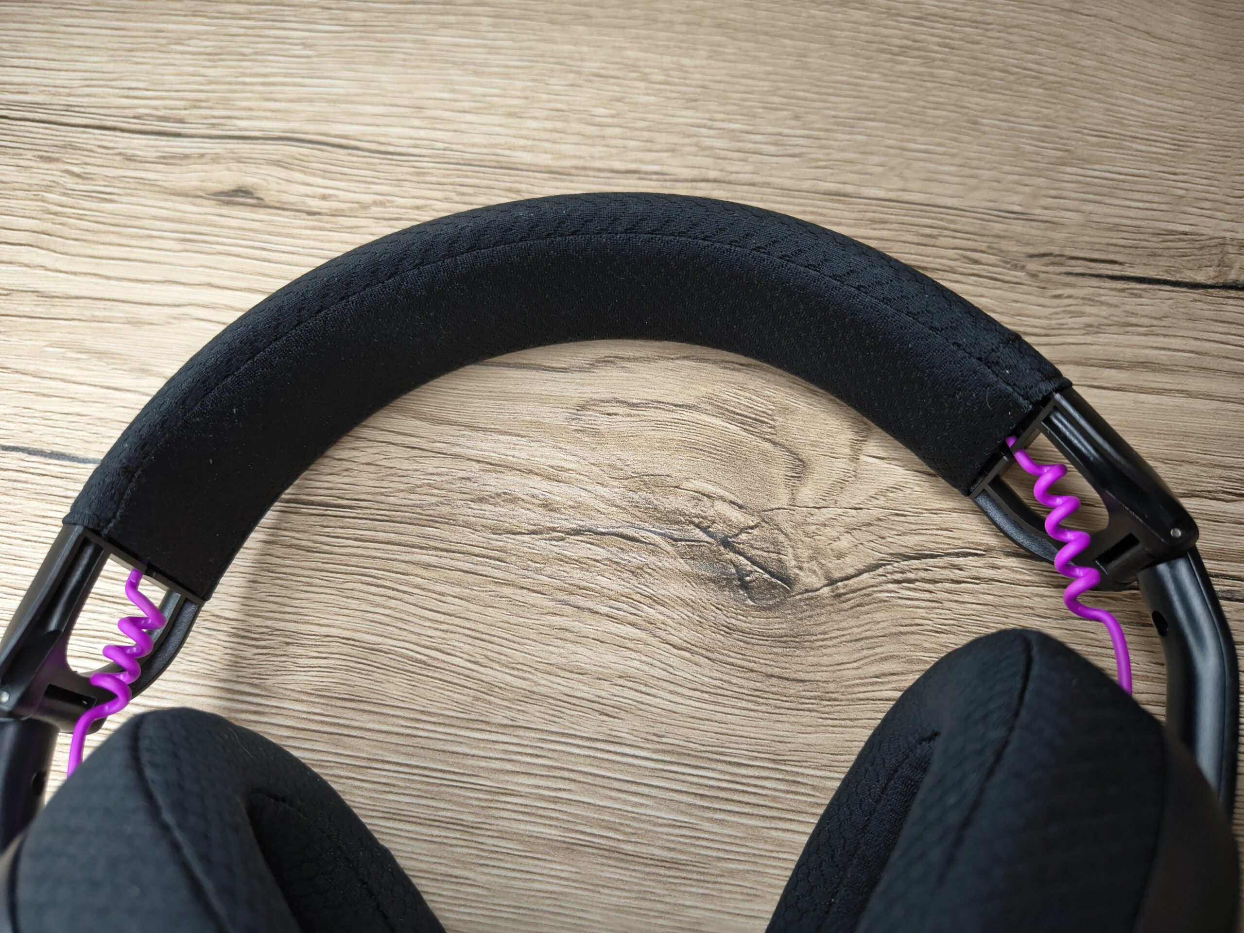 Test FURY Fukiya F6 Tanie, lekkie i bezprzewodowe słuchawki dla graczy? 30 Słuchawki FURY Fukiya F6