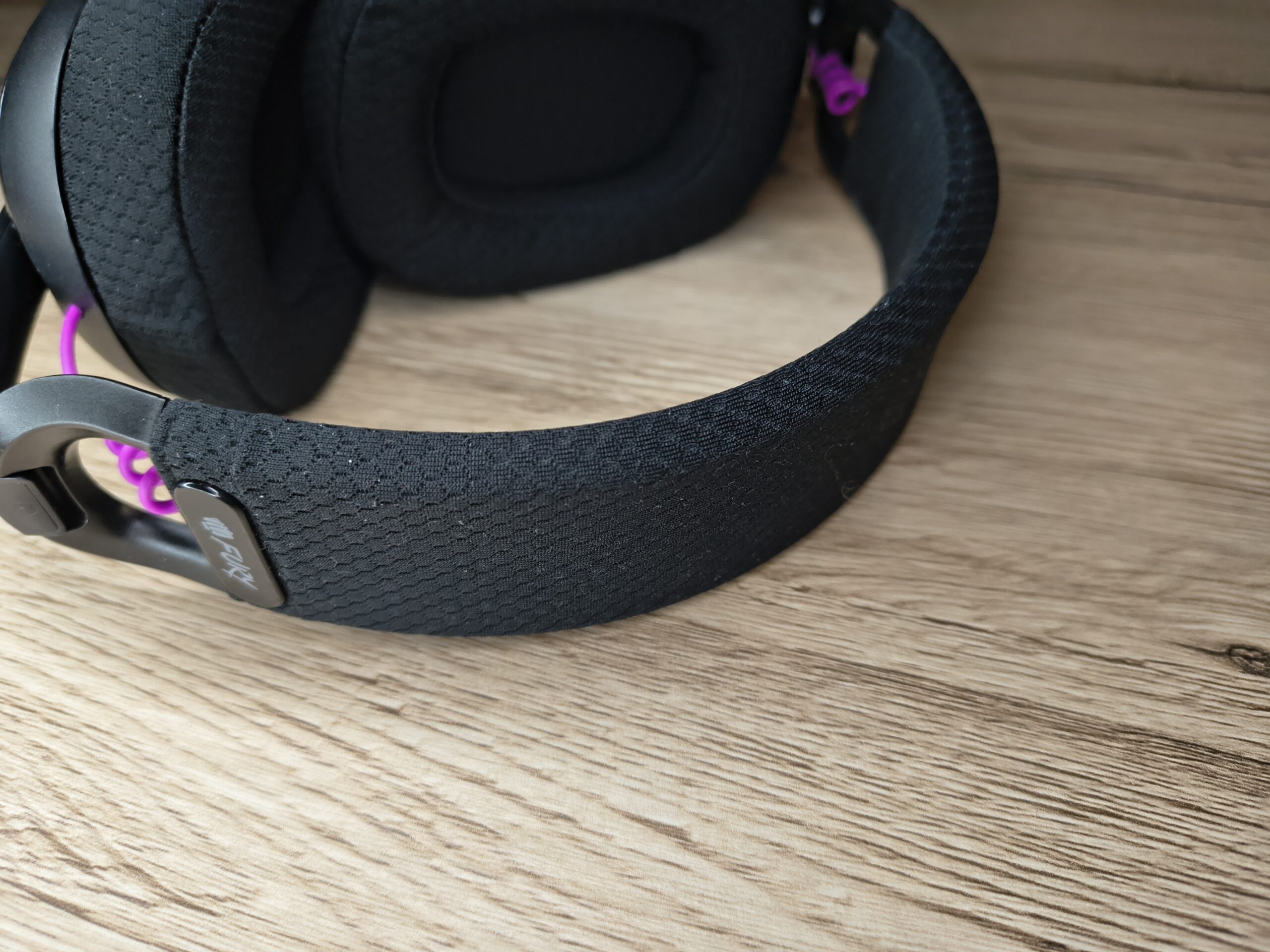 Test FURY Fukiya F6 Tanie, lekkie i bezprzewodowe słuchawki dla graczy? 34 Słuchawki FURY Fukiya F6