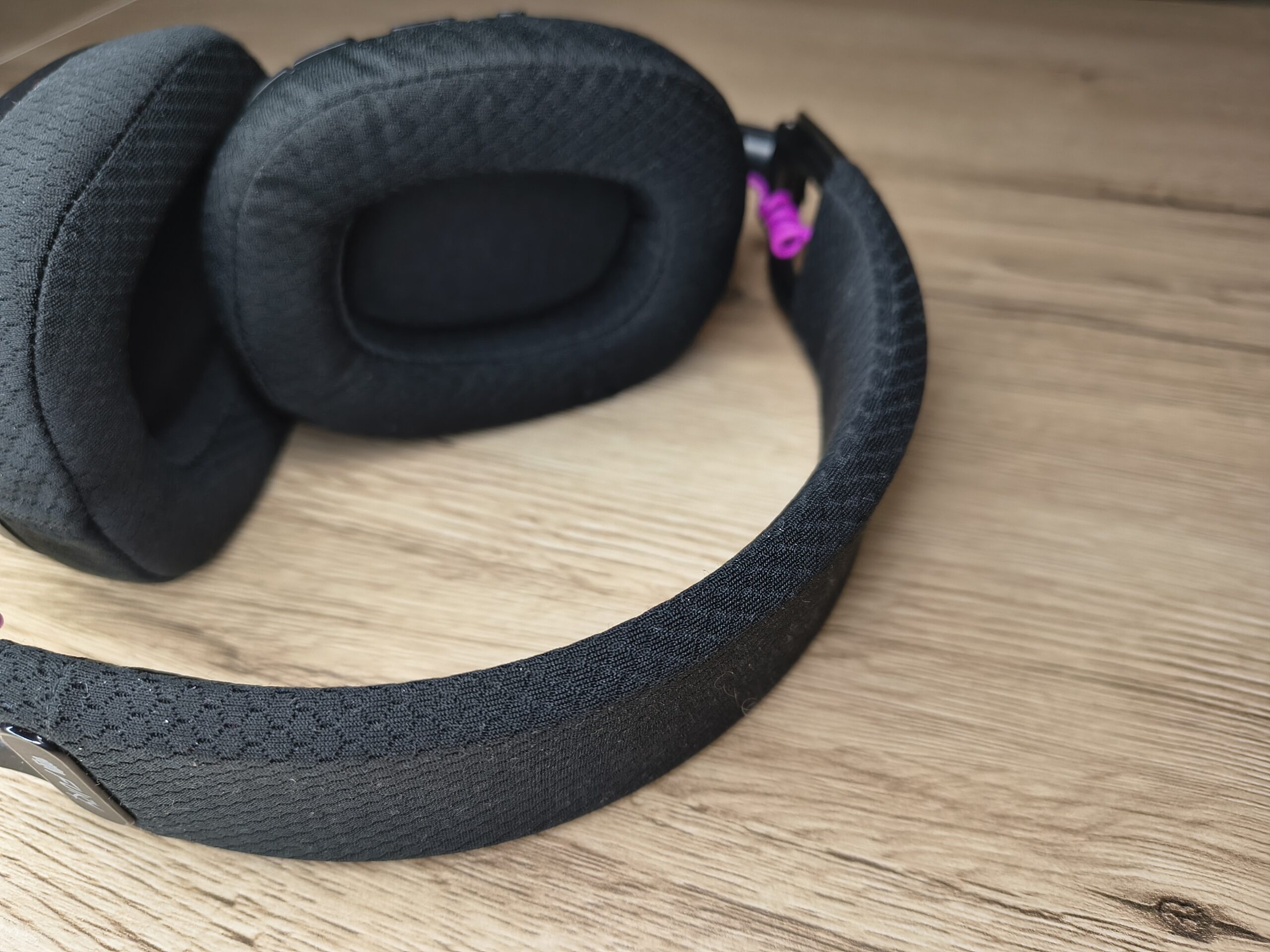 Test FURY Fukiya F6 Tanie, lekkie i bezprzewodowe słuchawki dla graczy? 36 Słuchawki FURY Fukiya F6