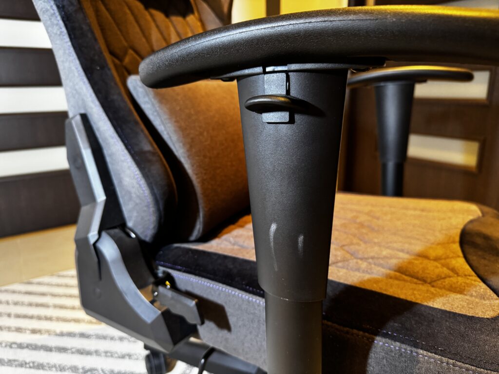 Test fotela gamingowego FURY SHINAI S8 – budżetowy kompromis czy godna alternatywa? 54 IMG 4191