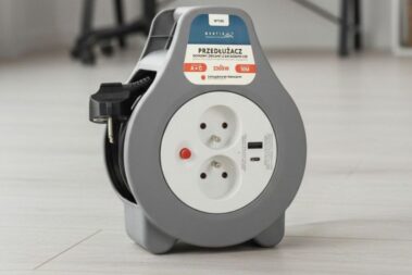 Marka Montis wprowadziła przedłużacz domowy z USB do ładowania sprzętów mobilnych 16 Przedłużacz domowy marki Montis z USB w domu