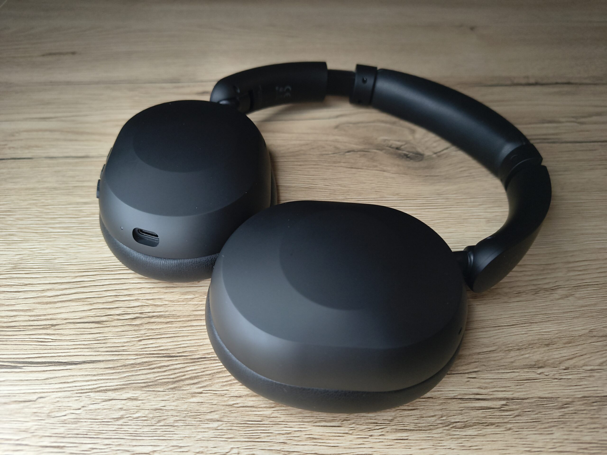 Final UX1000 – nauszne, miękkie i z dobrym dźwiękiem 24 Słuchawki Final UX1000