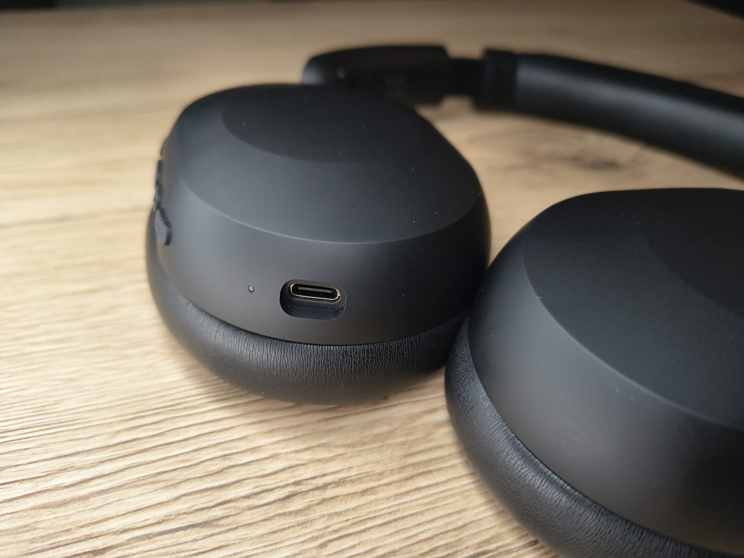 Final UX1000 – nauszne, miękkie i z dobrym dźwiękiem 26 Słuchawki Final UX1000