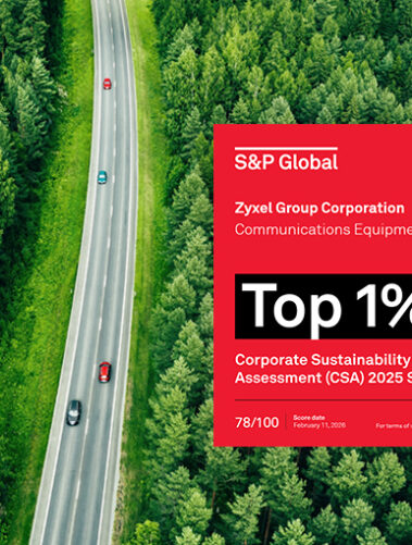Zyxel Group w ścisłej światowej czołówce rankingu S&P Sustainability Yearbook 2026 24 Grafika informacyjna Zyxel Networks przedstawiająca widok z lotu ptaka na krętą drogę prowadzącą przez gęsty, zielony las. Po prawej stronie znajduje się czerwony baner z logiem S&P Global oraz informacją o wyróżnieniu Zyxel Group Corporation w kategorii „Top 1%” w badaniu Corporate Sustainability Assessment (CSA) 2025. Podano wynik 78/100 punktów z datą 11 lutego 2026 r.