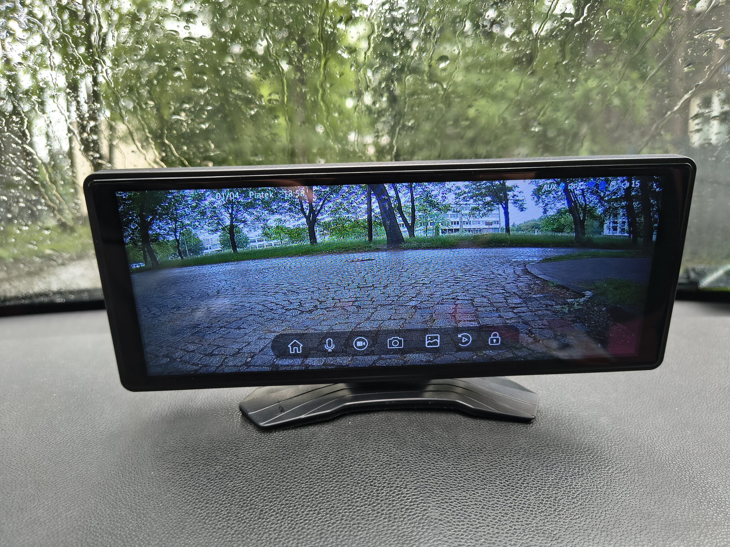 NAVITEL DS1020 – recenzja samochodowego ekranu z CarPlay i Android Auto 16 NAVITEL DS1020