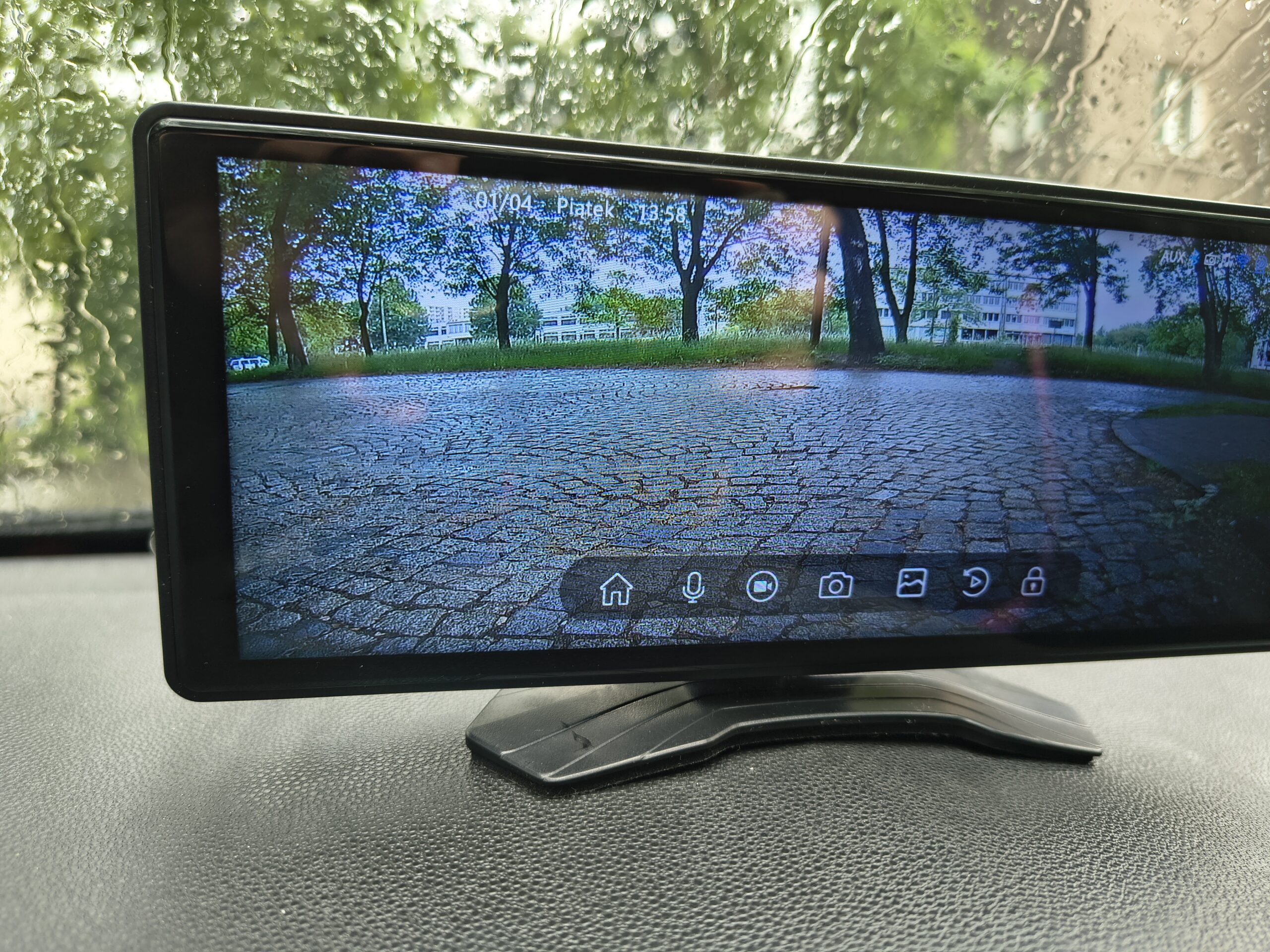 NAVITEL DS1020 – recenzja samochodowego ekranu z CarPlay i Android Auto 13 NAVITEL DS1020