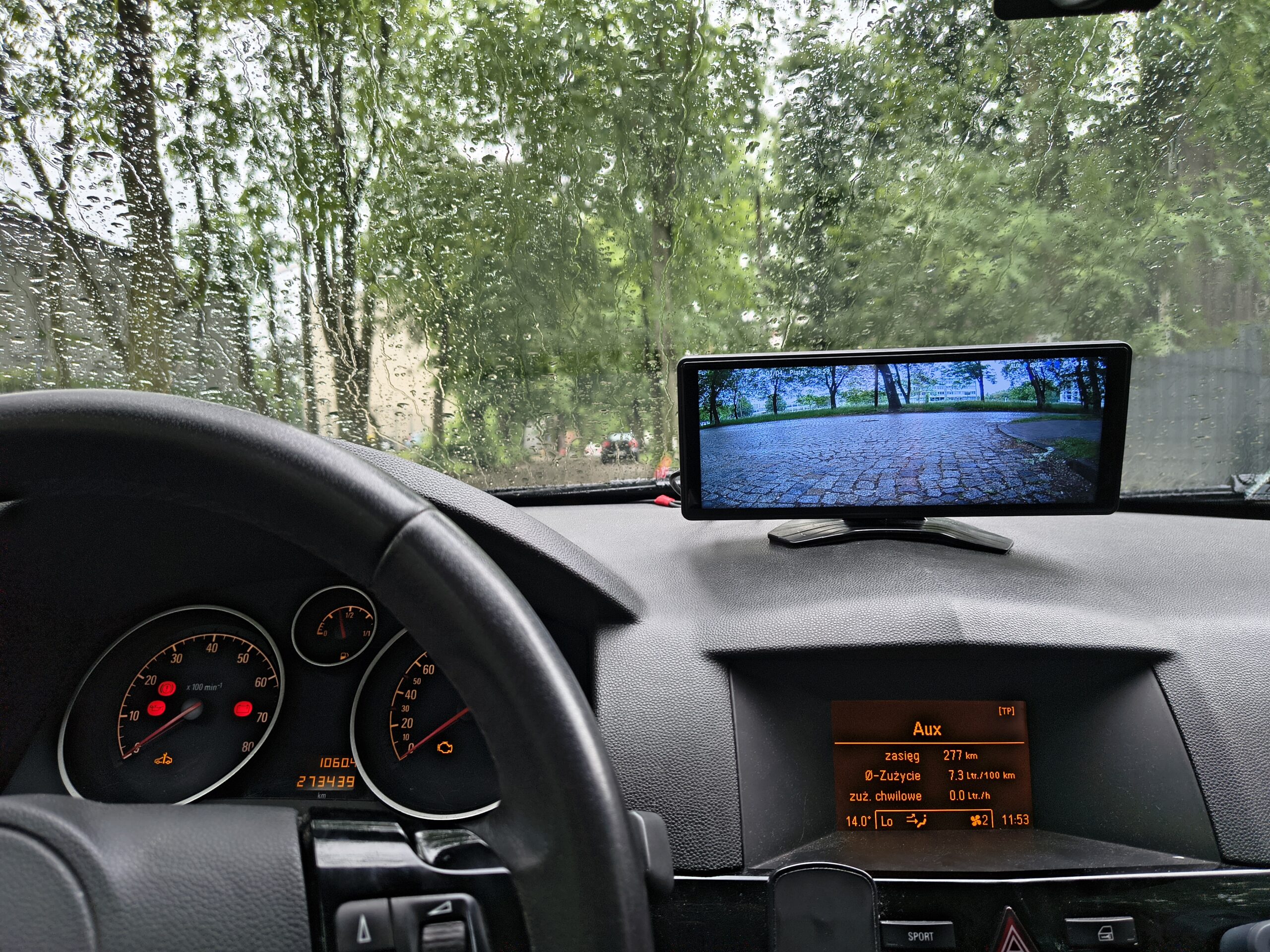 NAVITEL DS1020 – recenzja samochodowego ekranu z CarPlay i Android Auto