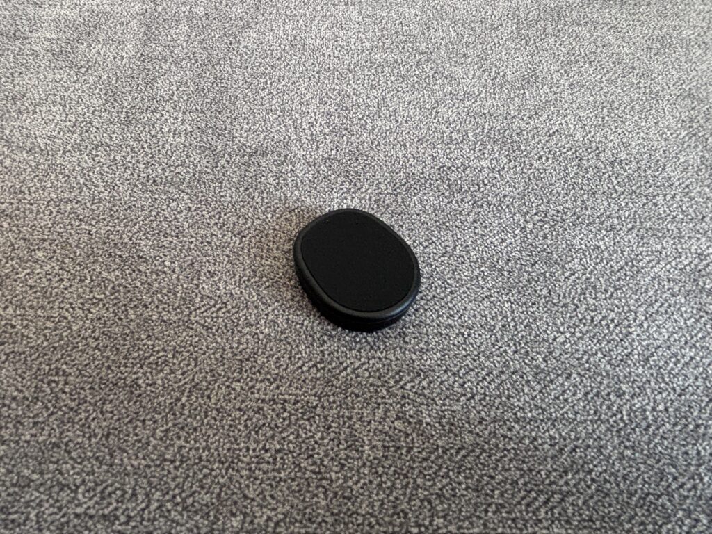 Recenzja Amazfit T-Rex 3 Pro 44 mm Tactical Black czyli mniejszy, czarny twardziel 9 Ładowarka magnetyczna