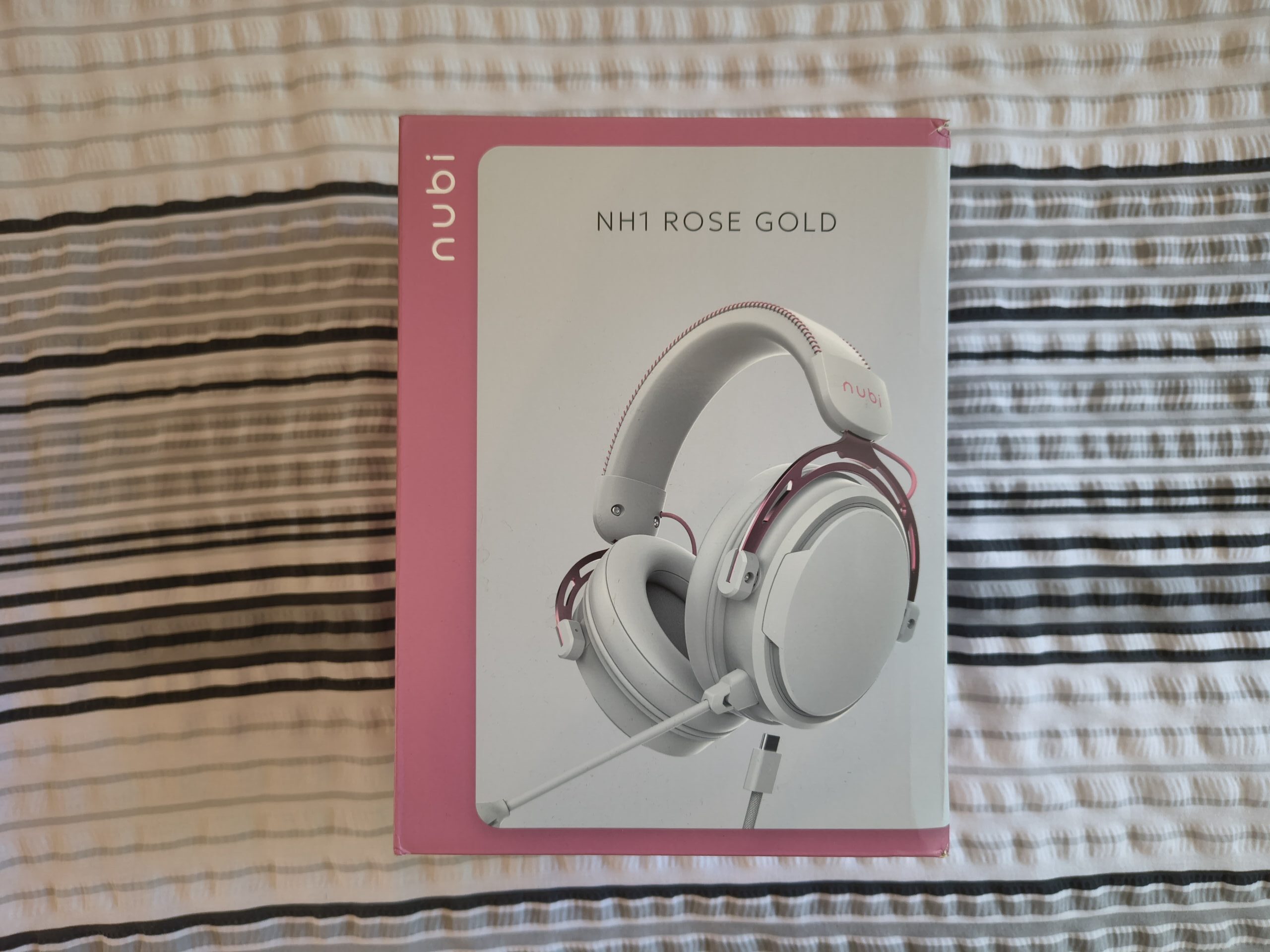 Nubi NH1 Rose Gold – gamingowe słuchawki, które wyróżniają się już na pierwszy rzut oka za 170 zł 1 Nubi NH1 Rose Gold