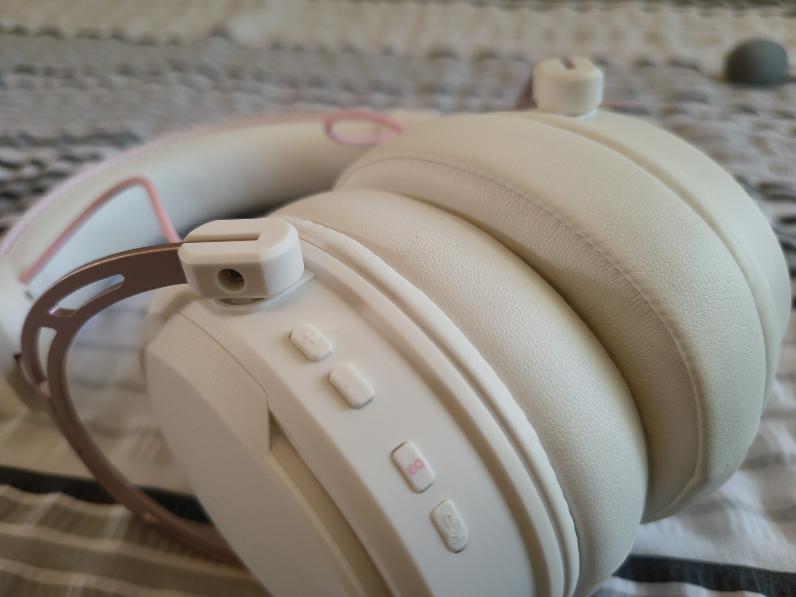 Nubi NH1 Rose Gold – gamingowe słuchawki, które wyróżniają się już na pierwszy rzut oka za 170 zł 13 Słuchawki Nubi NH1 Rose Gold