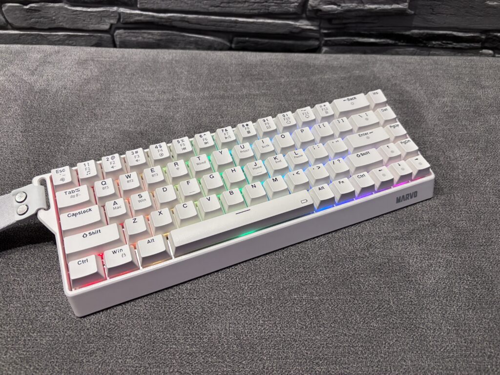 Marvo Saber 65W WH podświetlenie