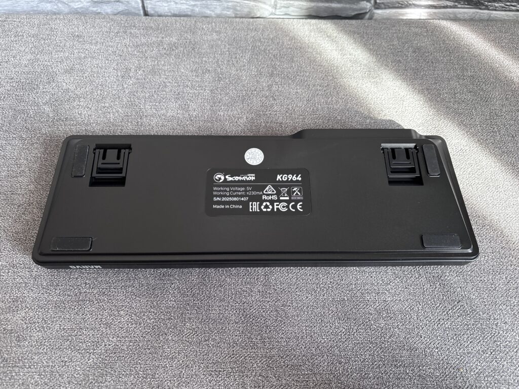 Marvo Magma M40 Magnetic - magnetyczna klawiatura 8K w cenie zwykłego mechanika 14 Spód klawiatury
