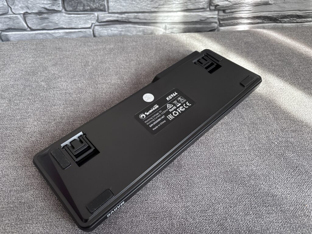 Marvo Magma M40 Magnetic - magnetyczna klawiatura 8K w cenie zwykłego mechanika 15 Spód klawiatury