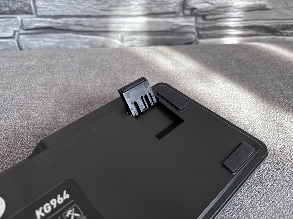 Marvo Magma M40 Magnetic - magnetyczna klawiatura 8K w cenie zwykłego mechanika 18 Dwupoziomowe nóżki