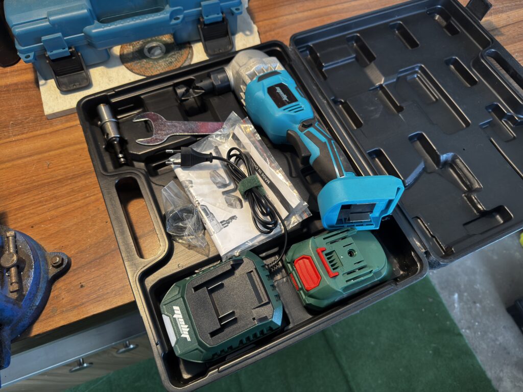 Mellif Cordless Nibbler – recenzja bezprzewodowych nożyc do blachy, kompatybilnych z bateriami Makita 18V 3 IMG 6283