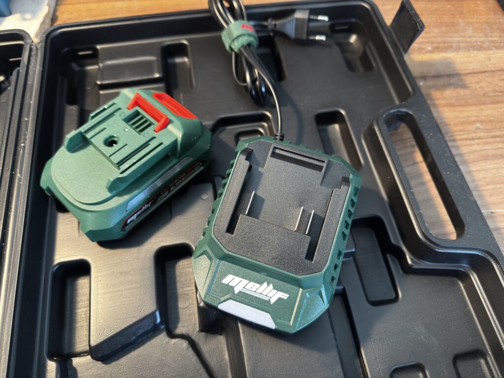 Mellif Cordless Nibbler – recenzja bezprzewodowych nożyc do blachy, kompatybilnych z bateriami Makita 18V 6 IMG 6289