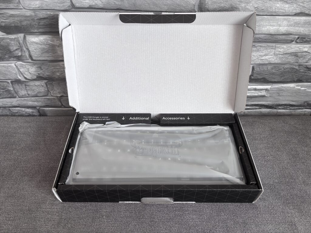 EPOMAKER HE75 V2 - magnetyczna klawiatura 8K z pokrętłem, które można zamienić na klawisze 3 Opakowanie