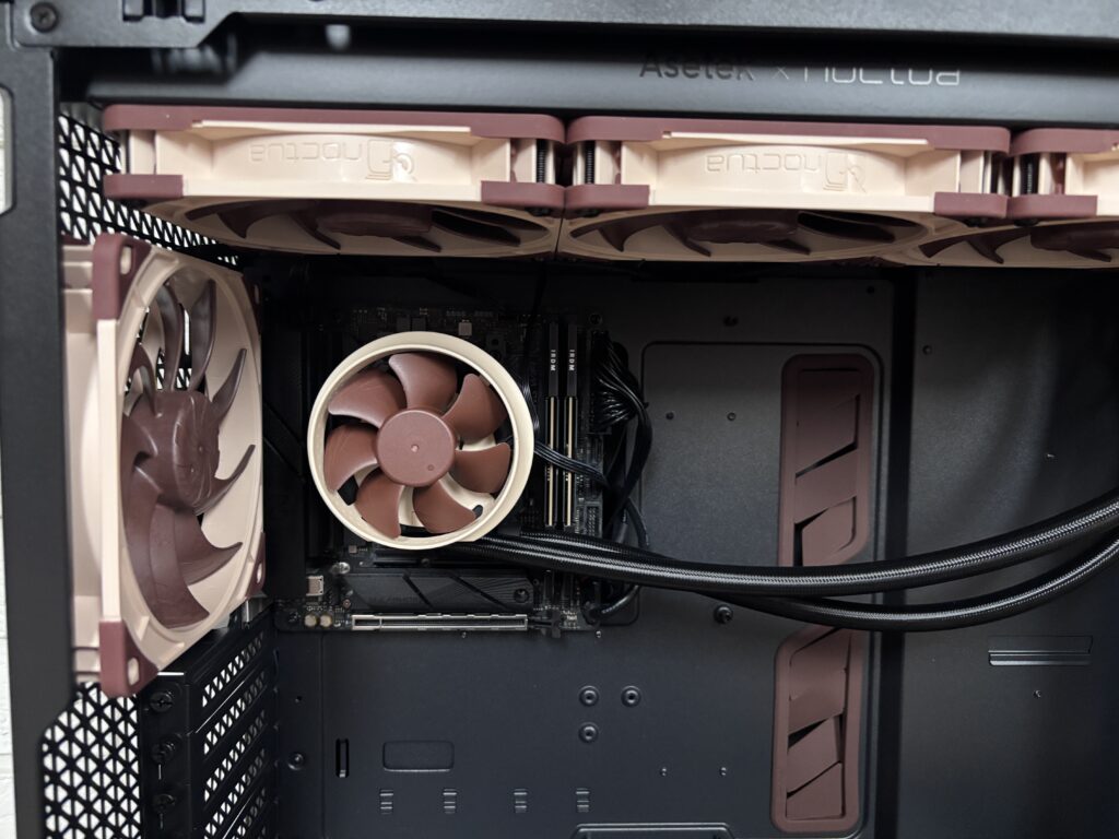 Noctua NL-LC1-42 - pierwsze AiO Noctua i od razu chłodzenie z najwyższej półki 47 AiO w Antec Flux Pro