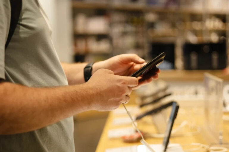 Jaki smartfon kupić w 2026 roku? Modele, które najlepiej wypadają w codziennym użytkowaniu