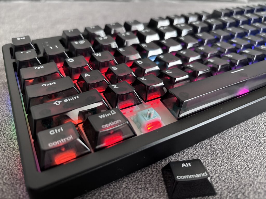 EPOMAKER HE108 - pełnowymiarowa klawiatura Hall Effect 8K, która nie zapomina o pracy 20 Podświetlenie keycapów