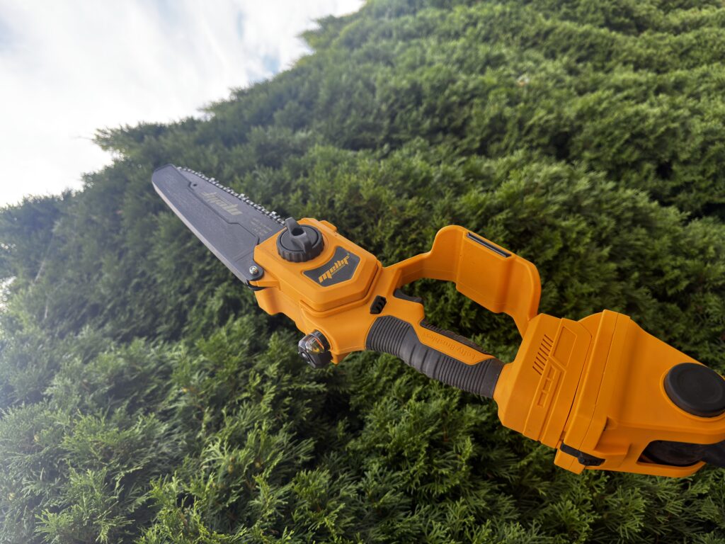 Gałęzie bez drabiny? Test Mellif 2-in-1 Electric Pole Saw. Ta mała piła naprawdę daje radę 10 IMG 7311