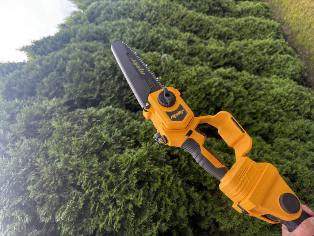 Gałęzie bez drabiny? Test Mellif 2-in-1 Electric Pole Saw. Ta mała piła naprawdę daje radę 11 IMG 7312