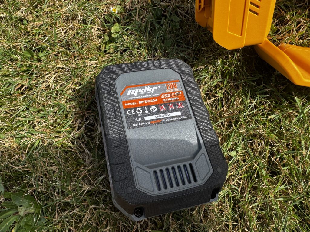 Gałęzie bez drabiny? Test Mellif 2-in-1 Electric Pole Saw. Ta mała piła naprawdę daje radę 7 IMG 7322