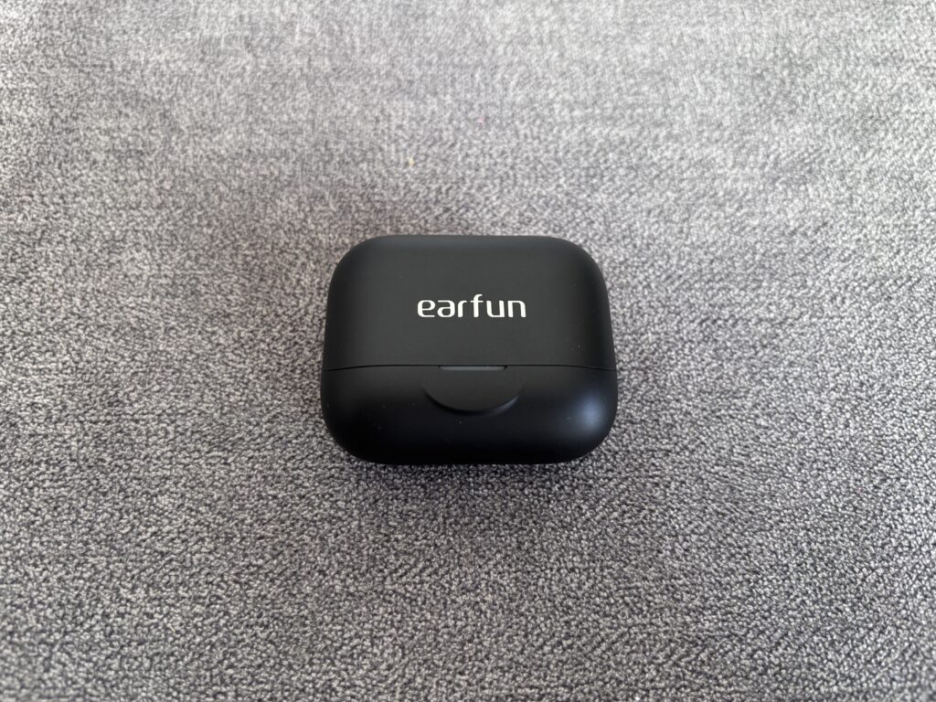 EarFun Air Pro 4+ - czarne słuchawki TWS z ANC, LDAC, aptX Lossless i zaskakująco bogatym wyposażeniem 4 IMG 7193