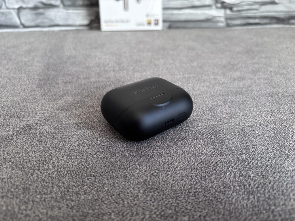 EarFun Air Pro 4+ - czarne słuchawki TWS z ANC, LDAC, aptX Lossless i zaskakująco bogatym wyposażeniem 6 IMG 7195