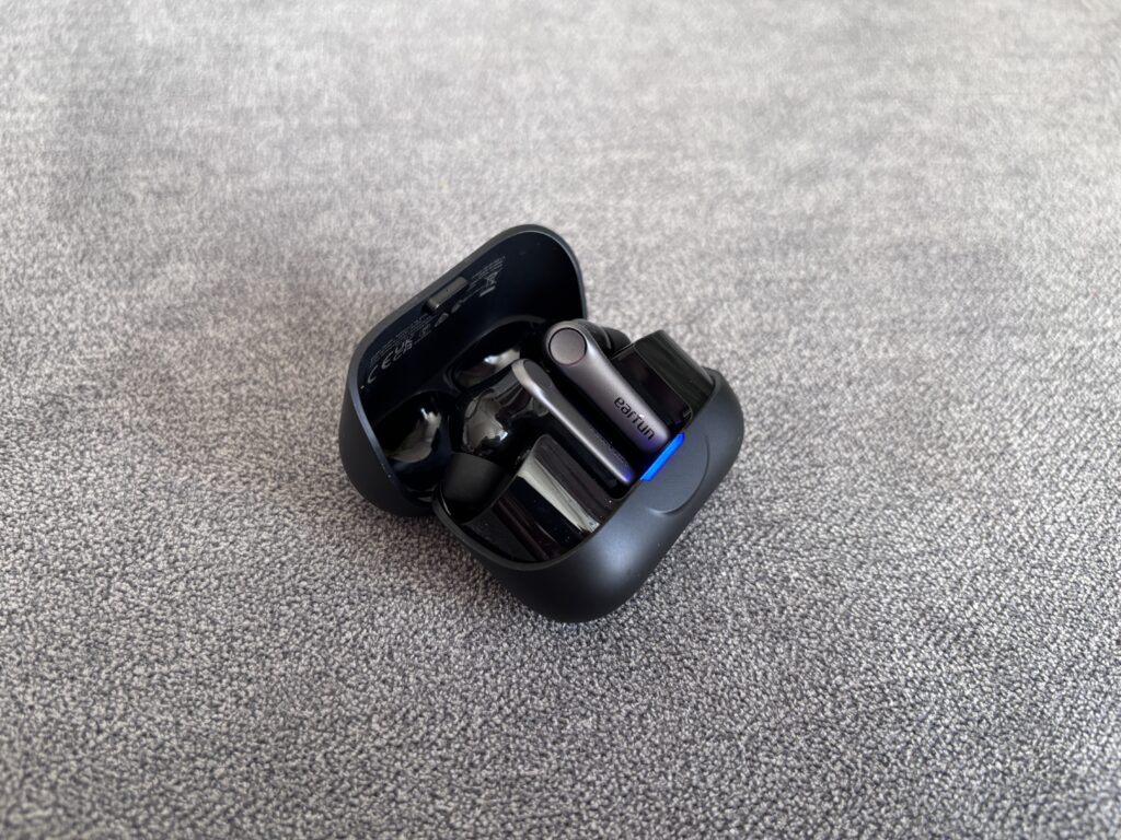 EarFun Air Pro 4+ - czarne słuchawki TWS z ANC, LDAC, aptX Lossless i zaskakująco bogatym wyposażeniem 9 IMG 7197