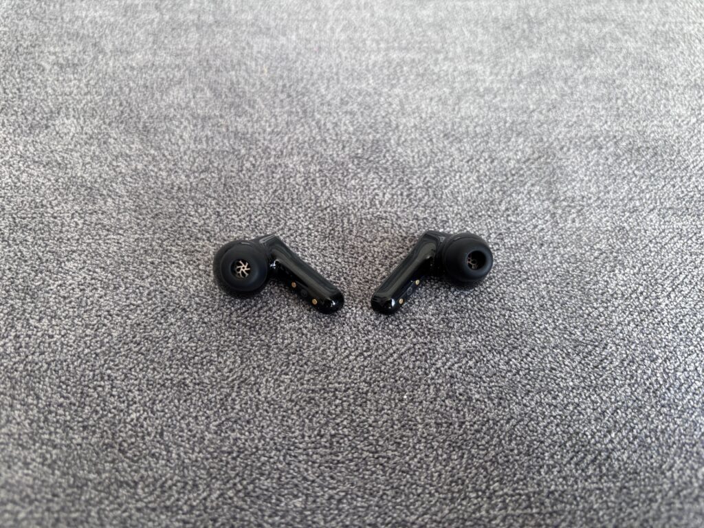 EarFun Air Pro 4+ - czarne słuchawki TWS z ANC, LDAC, aptX Lossless i zaskakująco bogatym wyposażeniem 11 IMG 7202