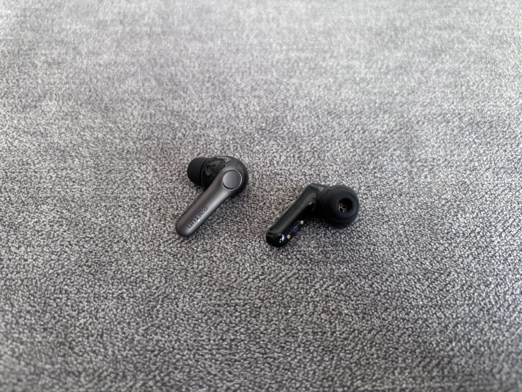 EarFun Air Pro 4+ - czarne słuchawki TWS z ANC, LDAC, aptX Lossless i zaskakująco bogatym wyposażeniem 12 IMG 7203