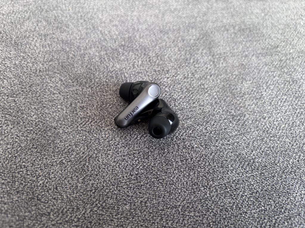 EarFun Air Pro 4+ - czarne słuchawki TWS z ANC, LDAC, aptX Lossless i zaskakująco bogatym wyposażeniem 16 IMG 7204