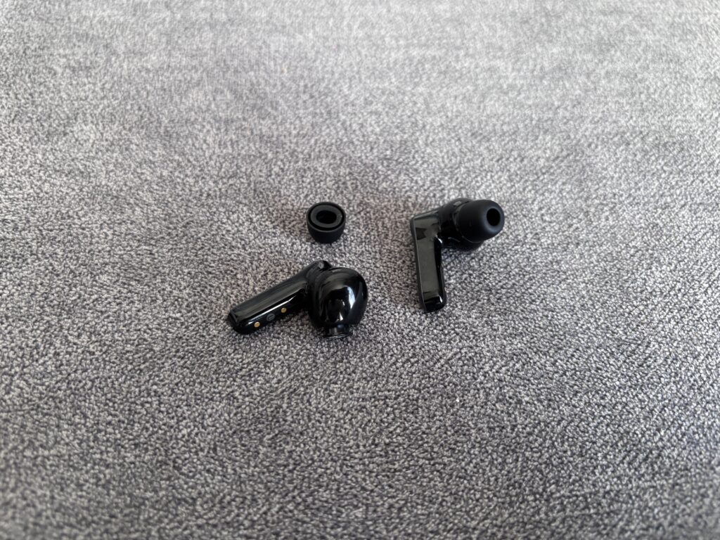 EarFun Air Pro 4+ - czarne słuchawki TWS z ANC, LDAC, aptX Lossless i zaskakująco bogatym wyposażeniem 14 IMG 7206