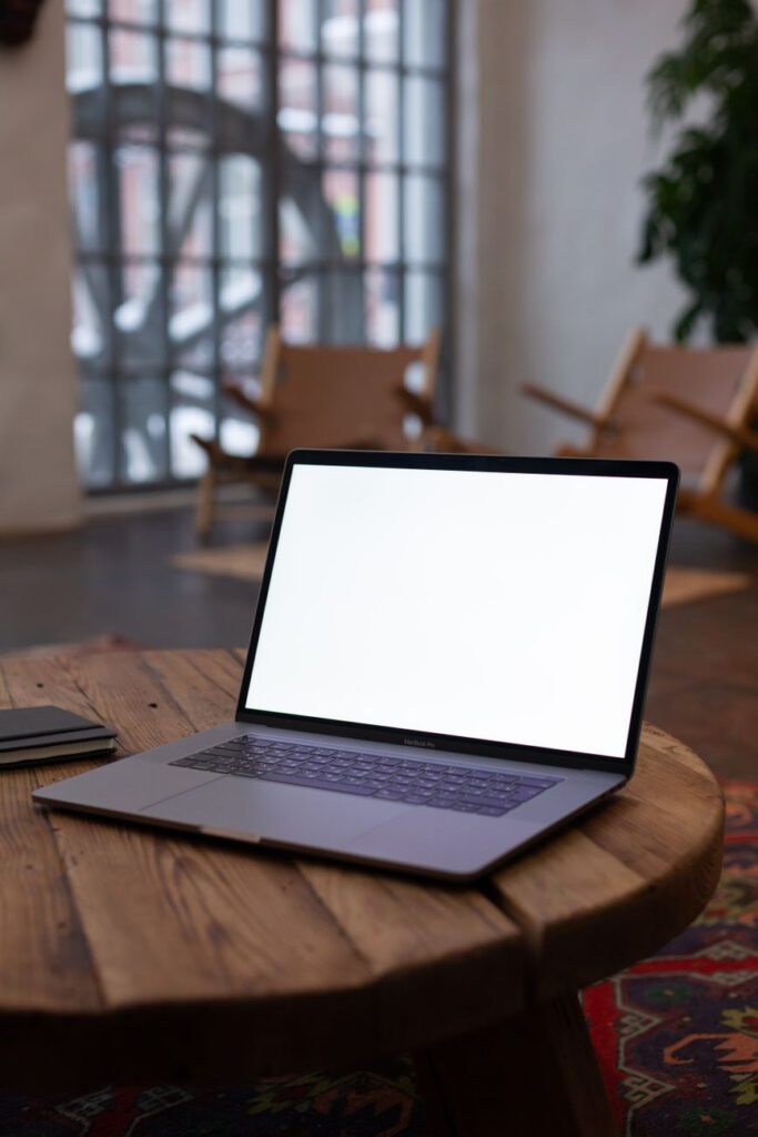 Laptop do domowej diagnostyki komputerowej i programowania elektroniki